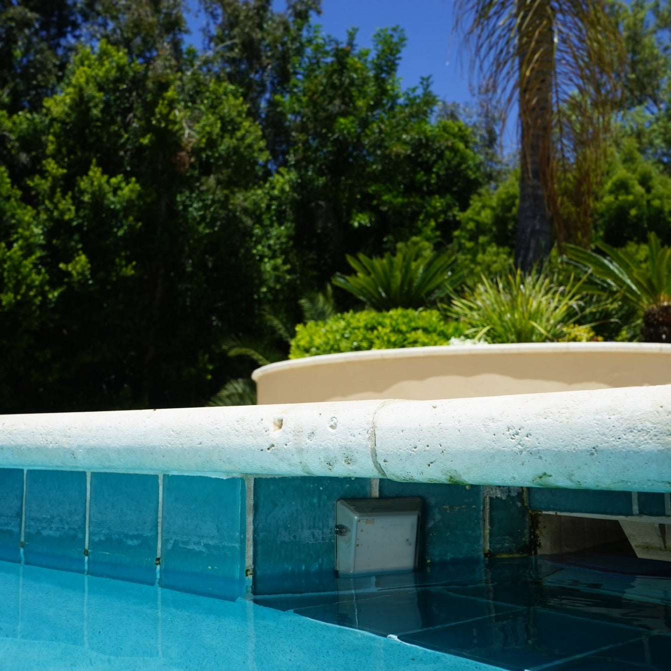 wireless level sensor in the pool-Kona Labs Manufacturing and Sales